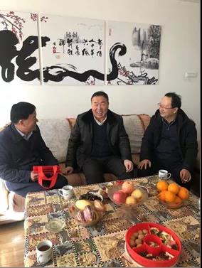 敦煌種業領導看望慰問公司老干部、老黨員及困難黨員職工