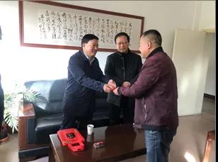 敦煌種業領導看望慰問公司老干部、老黨員及困難黨員職工