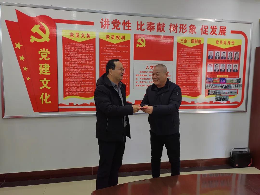 敦煌種業領導看望慰問公司老干部、老黨員及困難黨員職工